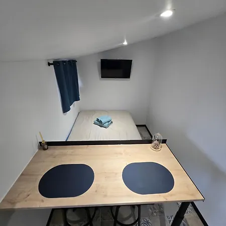 A Nou'deux Bed & Breakfast 3*